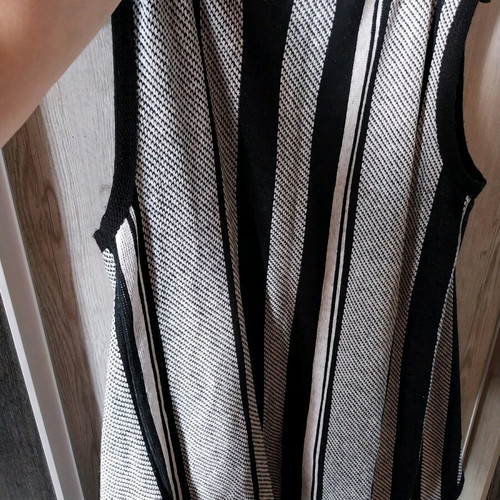 Ossigeno sleeveless cardigan like new, black and white