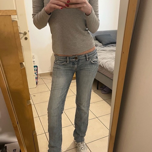 Staff jeans used, size 28/Small, low waist 2000s