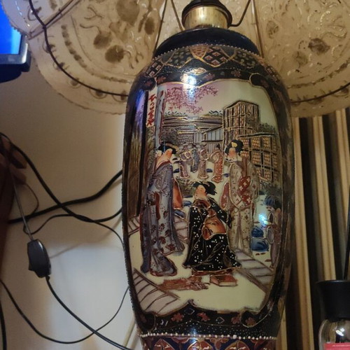 Porcelain Asian Art Japanese Lamp like new, large 80cm height