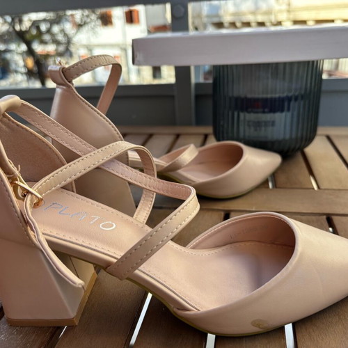 Beige faux leather pumps like new, size 39