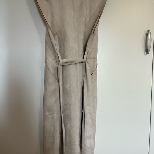 Sleeveless beige Zara coat size S like new