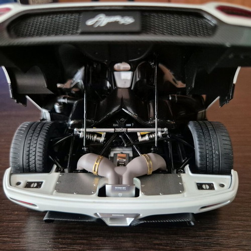 Koenigsegg Agera RS Autoart 1/18 new, white/carbon