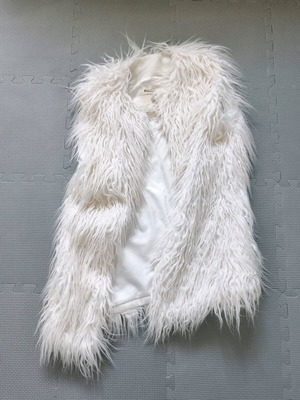 Women's fur vest Pull & Bear like new, size M, off white