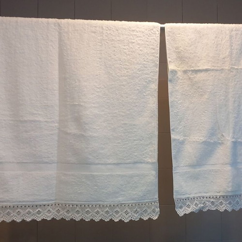 Towel set new, body and face towels with lace edge