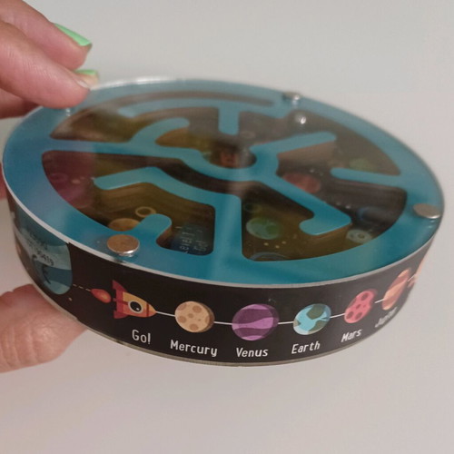 Svoora toys like new, set of 3 space-themed items