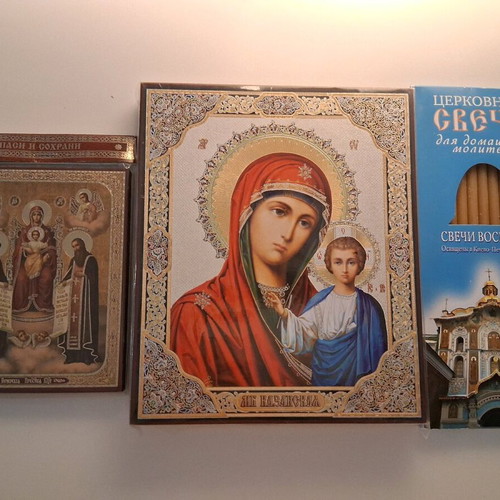 Icons from Kyiv Lavra with 12 new beeswax candles