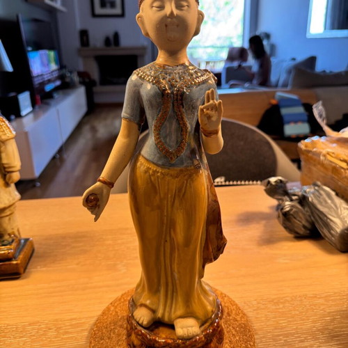 Ceramic Asian figurines like new