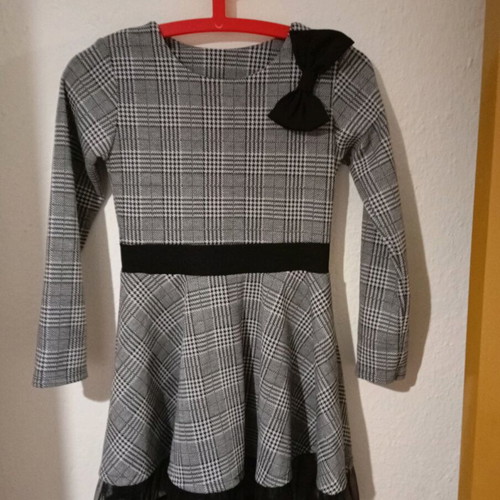 Dress black gray checkered with pleats and sleeve like new, 140 cm