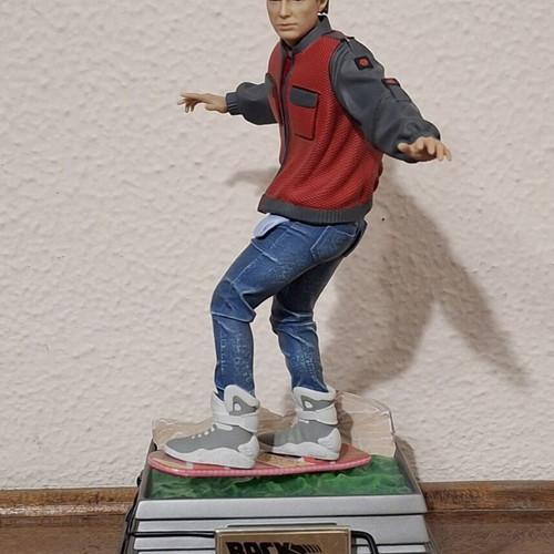 Marty McFly Hoverboard Statue Back to the Future II 1/10 Scale like new
