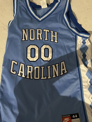 North Carolina basketball jersey Nike size 44 used, 90s