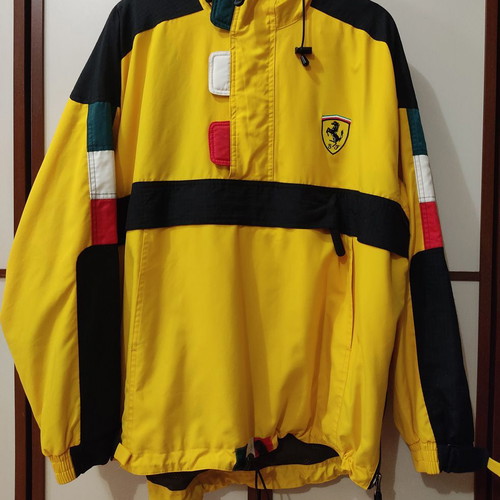 Ferrari Original windbreaker used, size XL, yellow with baby carrier
