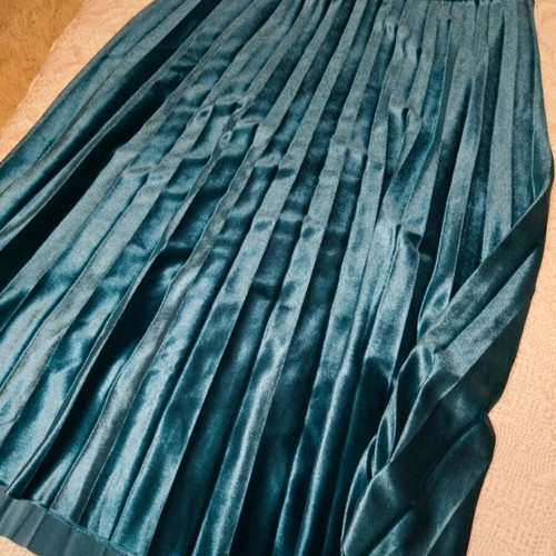 Midi pleated velvet skirt turquoise new, size M