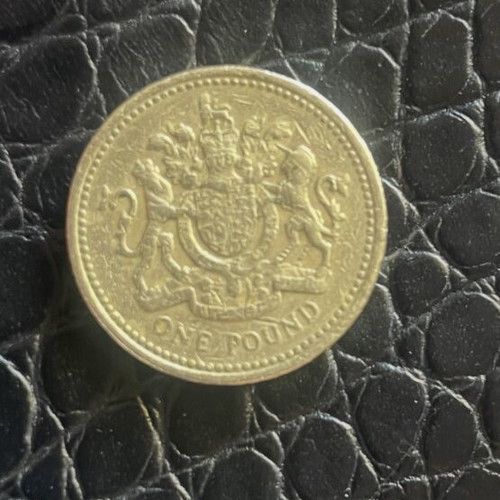 One Pound 1983 coin used, rare British collectible