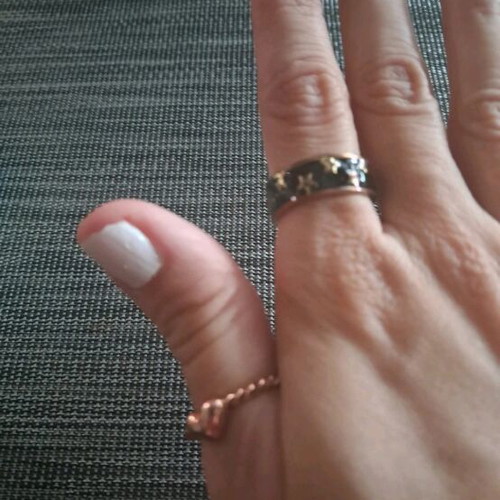 Rings like new, large size, black and gold, set of 2