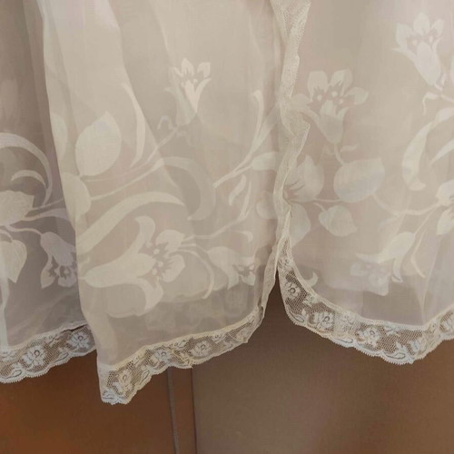 Vintage Lord Taylor '60 nightgown like new, size L, white