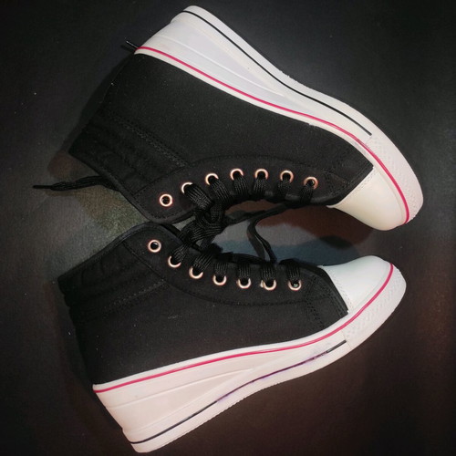 Women's shoes with heels and rhinestones used, size 39, black