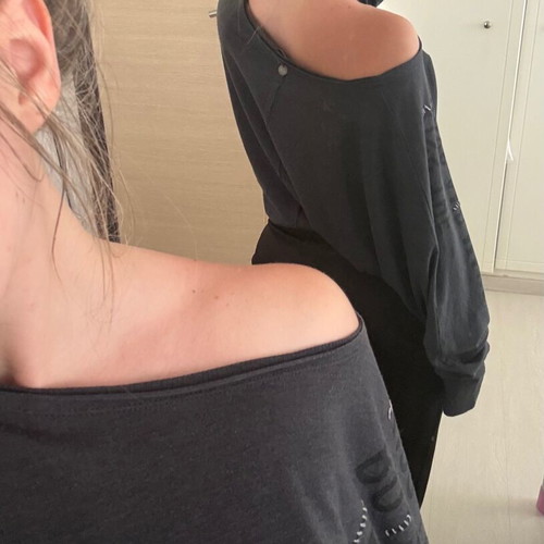 Attrattivo Medium blouse with off-shoulder and long sleeves used
