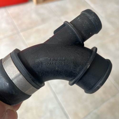 Mercedes clk C classe E classe 200 engine 271 water hose like new