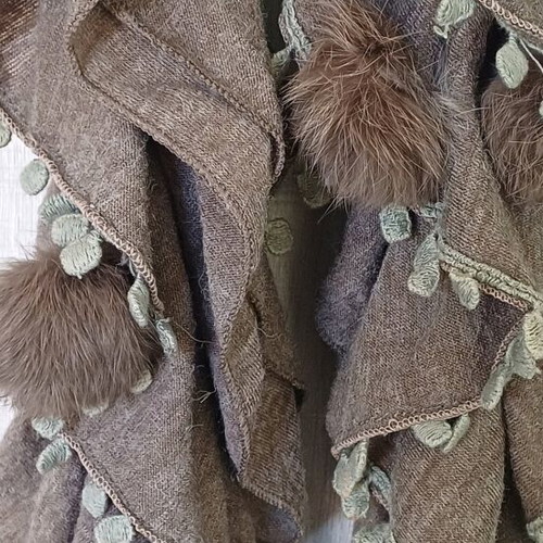 Brown scarf used with fur details