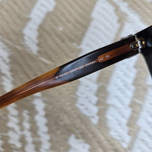Burberry sunglasses like new, black and brown with metal logo buckle