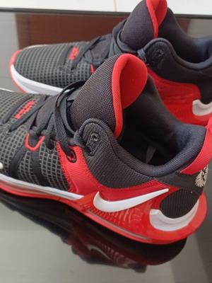 Nike LeBron 7 αθλητικά παπούτσια μέγεθος 43 σαν καινούργια, μαύρο και κόκκινο