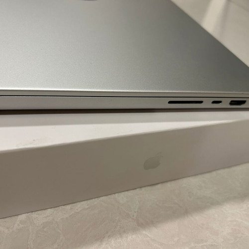 MacBook Pro 16" (2021) like new with M1 Pro, 16GB RAM, 512GB, English keyboard