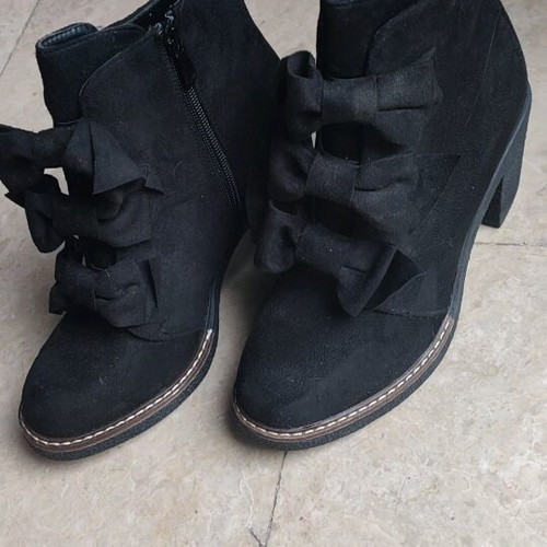 Mellisa black suede ankle boots used, size 37 with bows