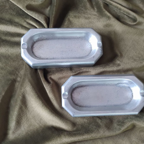 Set of 2 vintage rectangular tin ashtrays like new