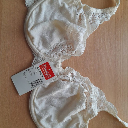 Triumph Amourette bra 80 cup C new in champagne color
