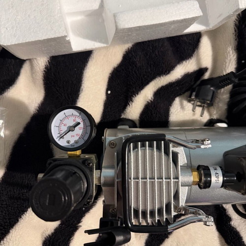 Compressor TC108 230/50 silent airbrush brand new