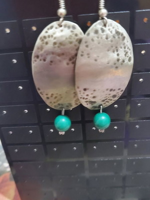 Handmade earrings made of arzanto with emerald bead like new