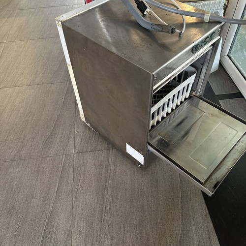 Professional glass washing machine used