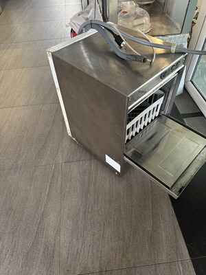 Professional glass washing machine used