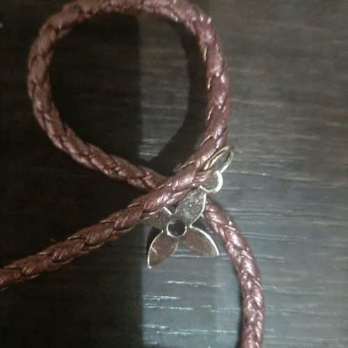 Knitted leather-type necklace burgundy new