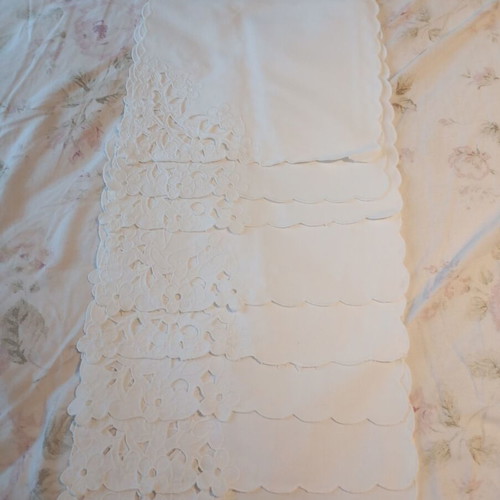 Set of 8 table linens like new