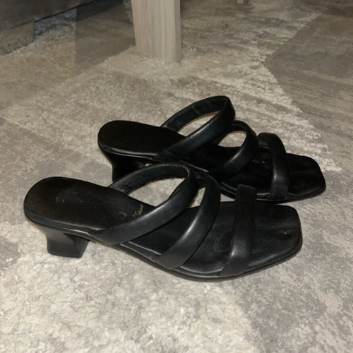 Black sandals with low heel and soft memory sole like new