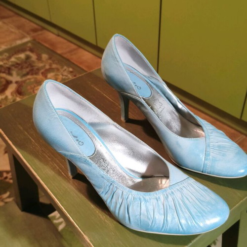 Blue pumps like new, size 39, 8 cm heel