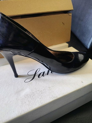 Black pumps like new with metallic detail, size 40