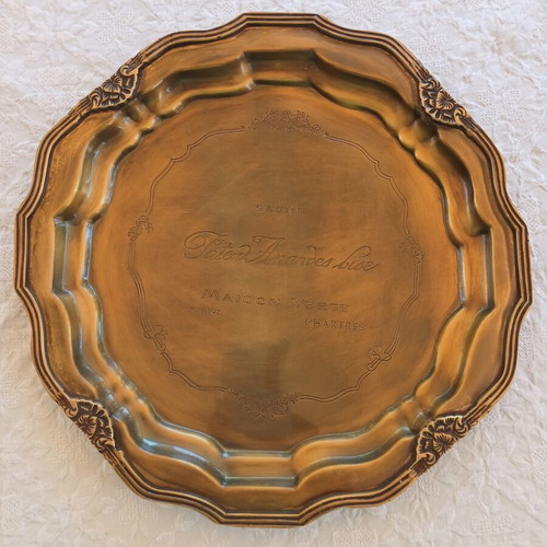 Bronze tray like new with engraved designs and curved finish