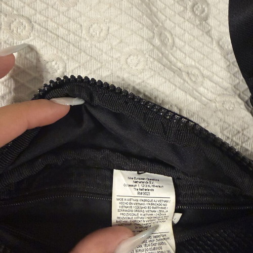 Nike crossbody banana bag like new, black