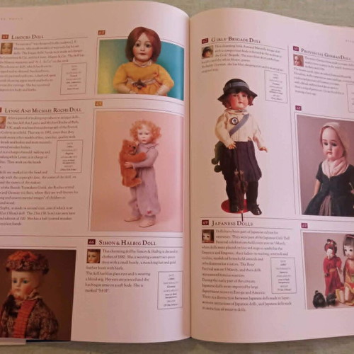World Guide to Dolls 1993 first edition, like new