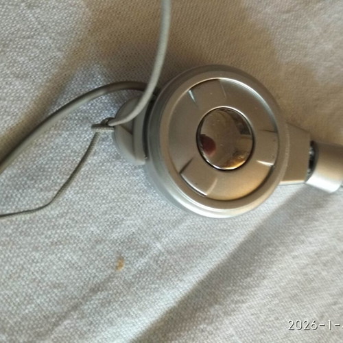 Necklace-style wired headphones like new, ideal for mp3 player