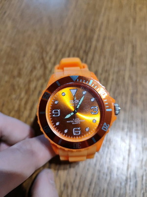 Cool water resistant watch like new