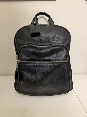 Backpack Attrattivo μαύρο οικολογικό δέρμα σαν καινούργιο