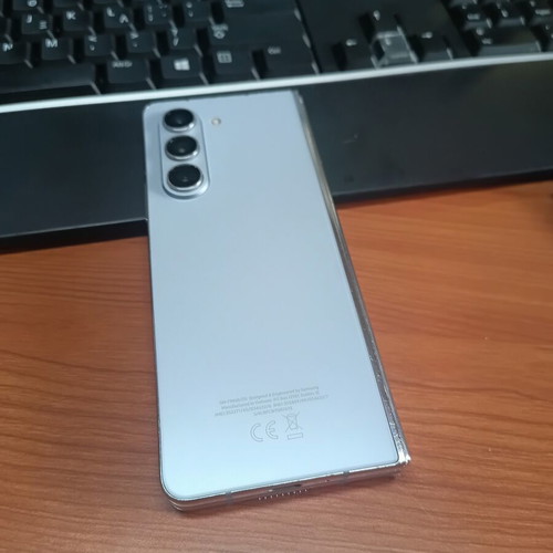 Samsung Fold 5 512GB smartphone with faulty inner screen