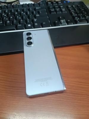 Samsung Fold 5 512GB smartphone with faulty inner screen