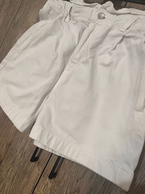 Zara white shorts with elastic waist, new, size S