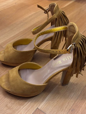 Heels size 38 like new