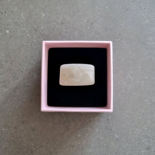 Cream ring with beige swirls new, rectangular size 19mm