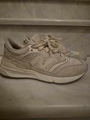New Balance athletic shoes like new, beige size 38